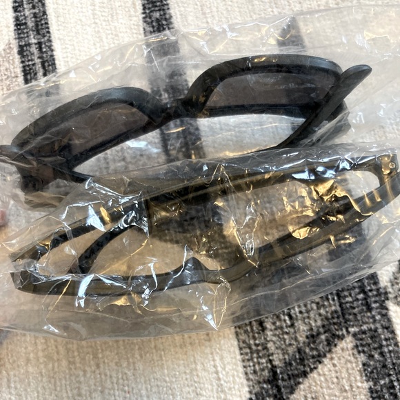 WWE SummerSlam Sunglasses (set of 2) - Picture 3 of 4